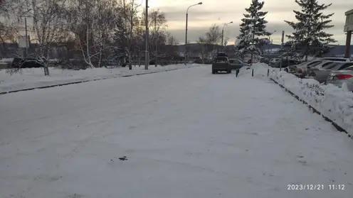В Красноярске до 24 декабря закрыли парковку у БКЗ