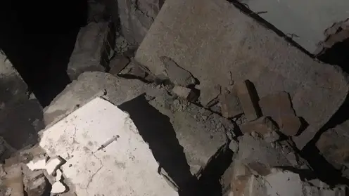 В Красноярском крае школьника придавило бетонной плитой
