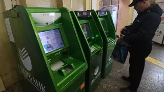 Житель Новосибирска пытался украсть деньги из банкомата с помощью гвоздодера