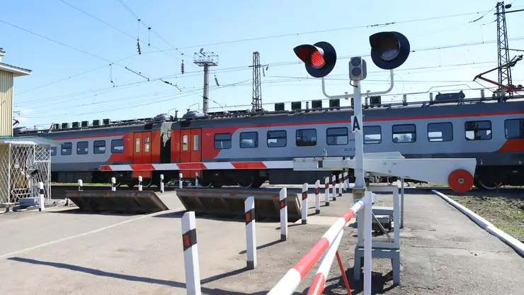 КрасЖД предупреждает о временных ограничениях движения через железнодорожный переезд в Свердловском районе Красноярска