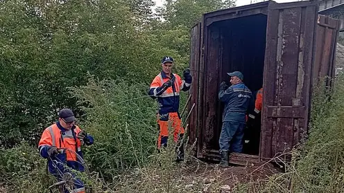 В Красноярске на Маерчака незаконные ассенизаторы сливают содержимое септиков и выгребных ям