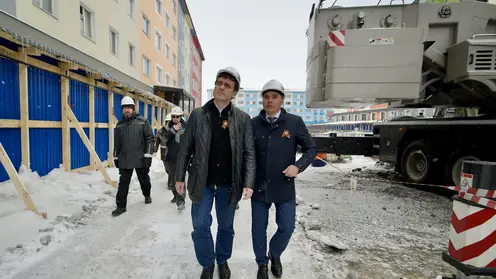 Губернатор Михаил Котюков посетил стройплощадки объектов масштабной реновации Норильска
